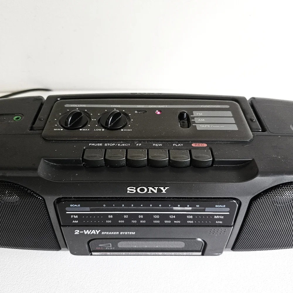 Sony CFS-200 Portable Black Boombox, Stereo Tape Player, Non Working Cassette